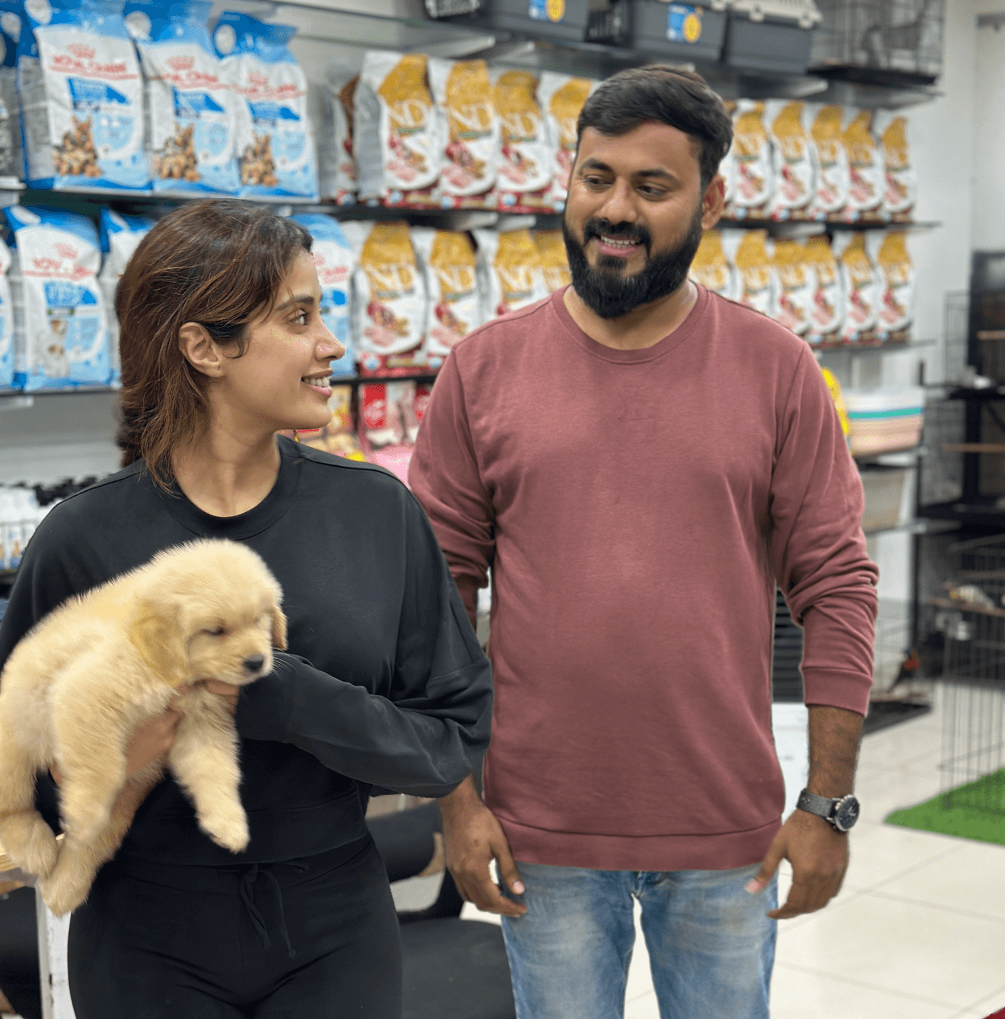 Celebrity with Golden Retriever puppy at Danny Pet Store