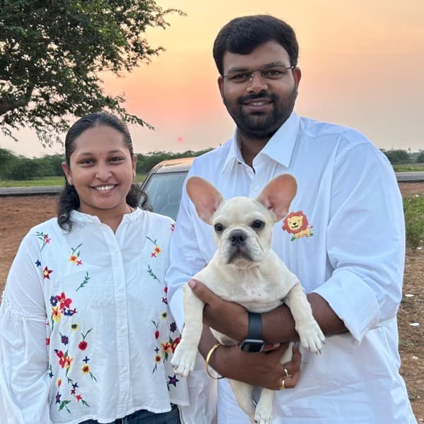 Celebrity visit at Danny Pet Store