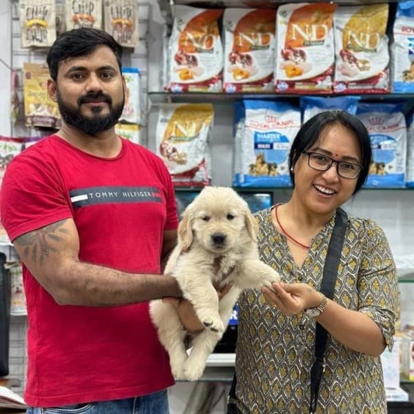 Celebrity visit at Danny Pet Store