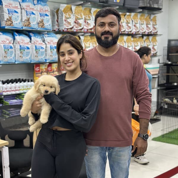 Celebrity visit at Danny Pet Store