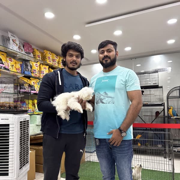 Celebrity visit at Danny Pet Store
